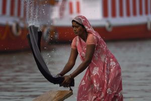 living india: washing clothes in the ganga river get them cleaner?