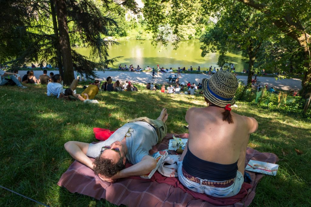 summertime at buttes-chaumont paris 19ème with leica q