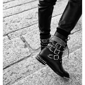 japan today seen by pictures by albi: love those boots !!